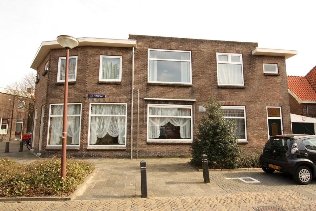 Karl Marxstraat 1